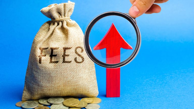USCIS повышает сборы